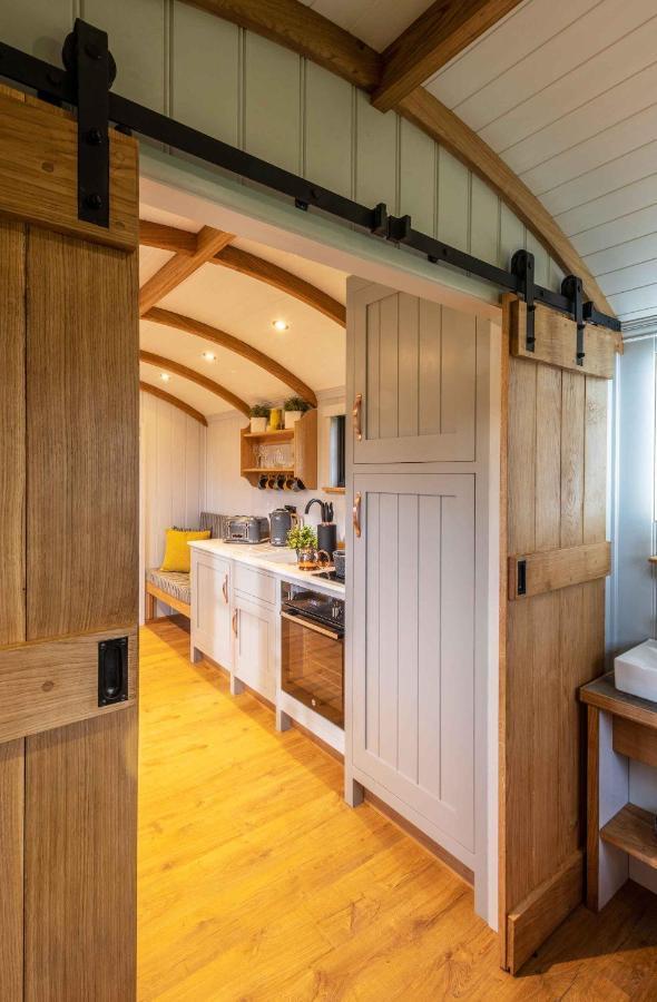 Monkwood Shepherds Hut - Ockeridge Rural Retreats Worcester Exterior photo