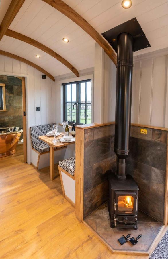 Monkwood Shepherds Hut - Ockeridge Rural Retreats Worcester Exterior photo