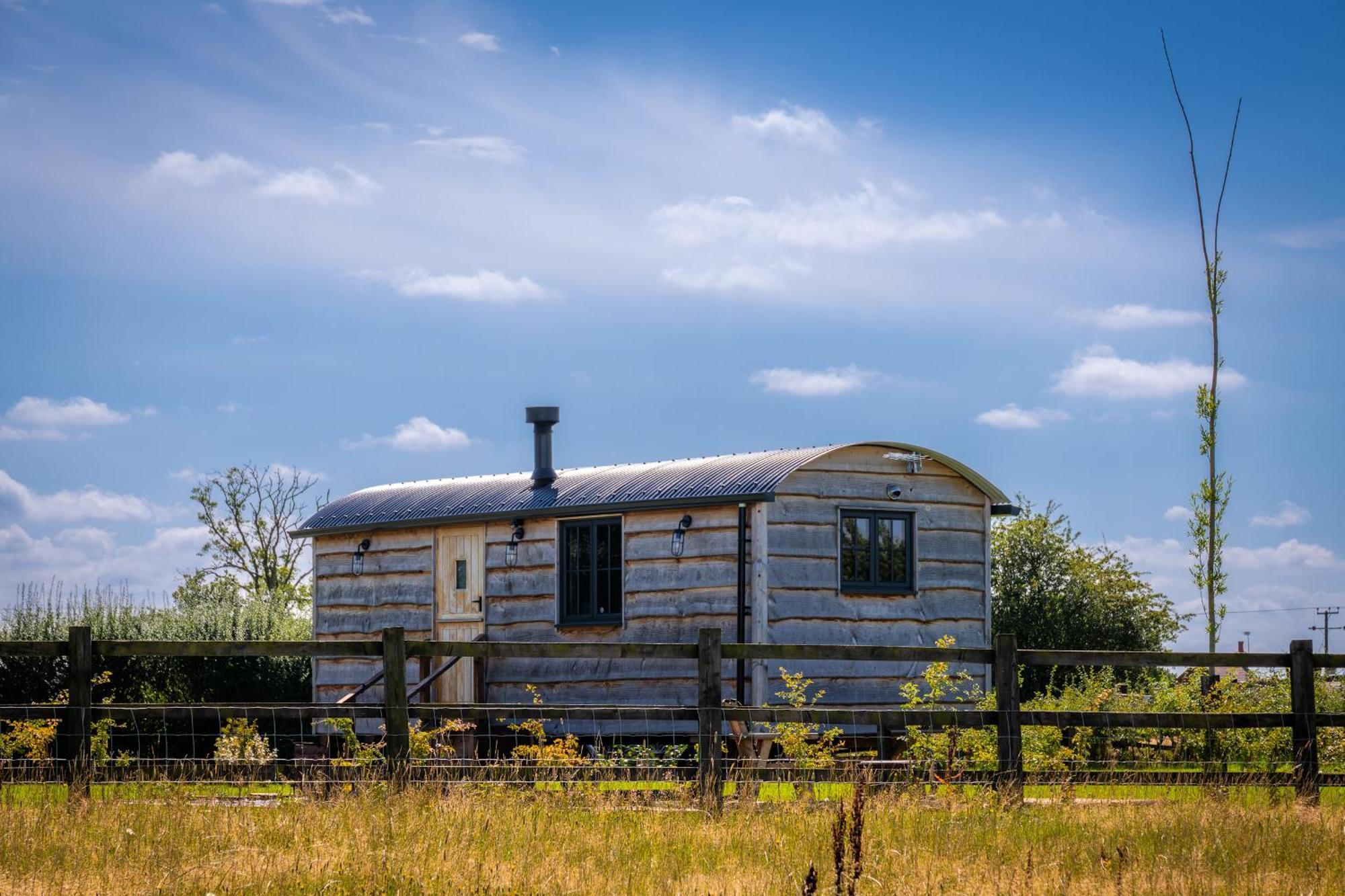 Monkwood Shepherds Hut - Ockeridge Rural Retreats Worcester Exterior photo