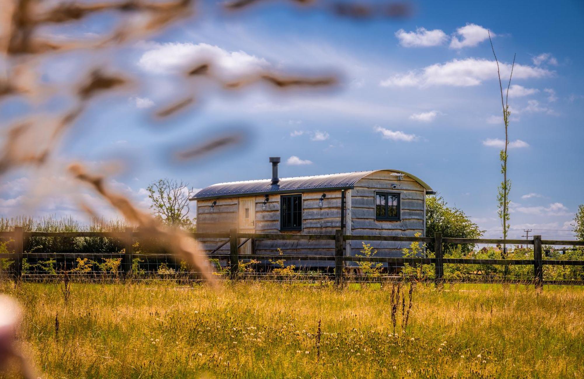 Monkwood Shepherds Hut - Ockeridge Rural Retreats Worcester Exterior photo