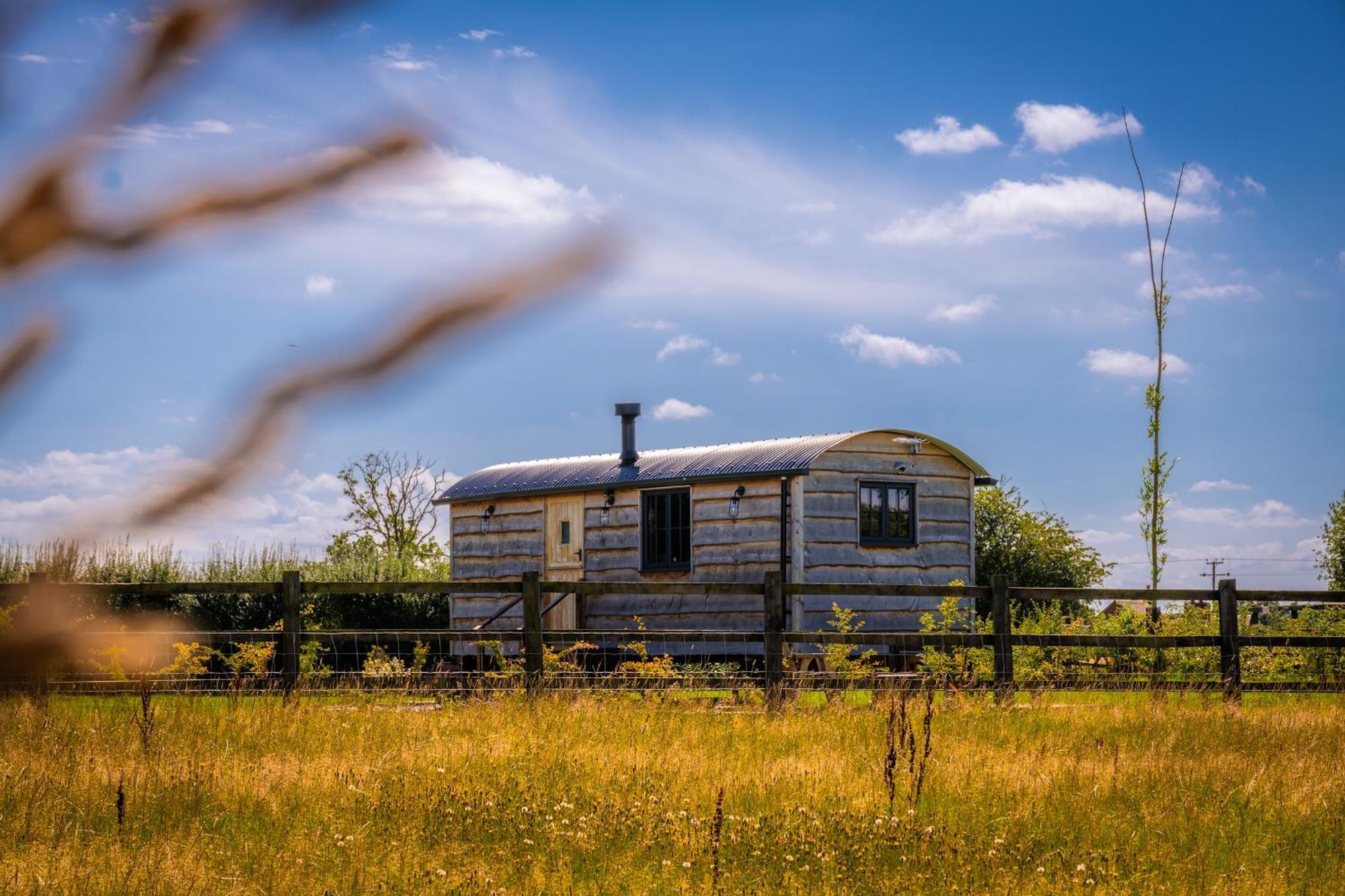Monkwood Shepherds Hut - Ockeridge Rural Retreats Worcester Exterior photo
